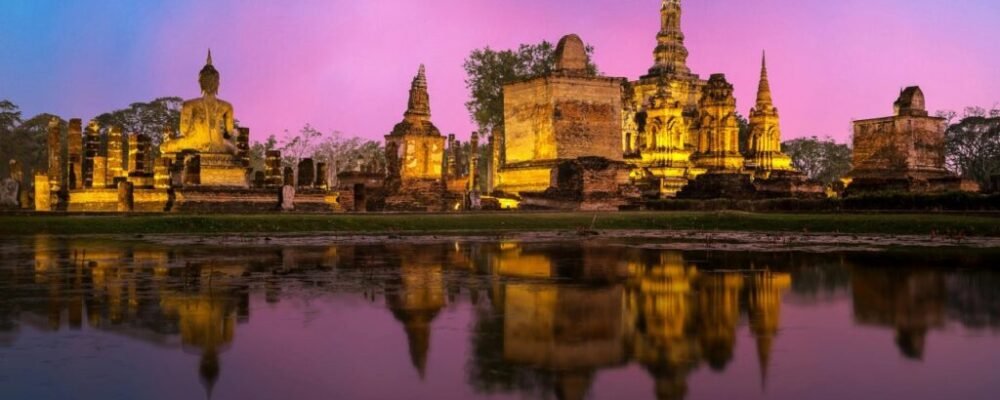 2 Budget Southeast Asia Travel: Backpackers exploring Thailand’s street markets